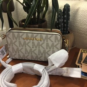 Micheal Kors vanilla/Acrn crossbody jetset travel